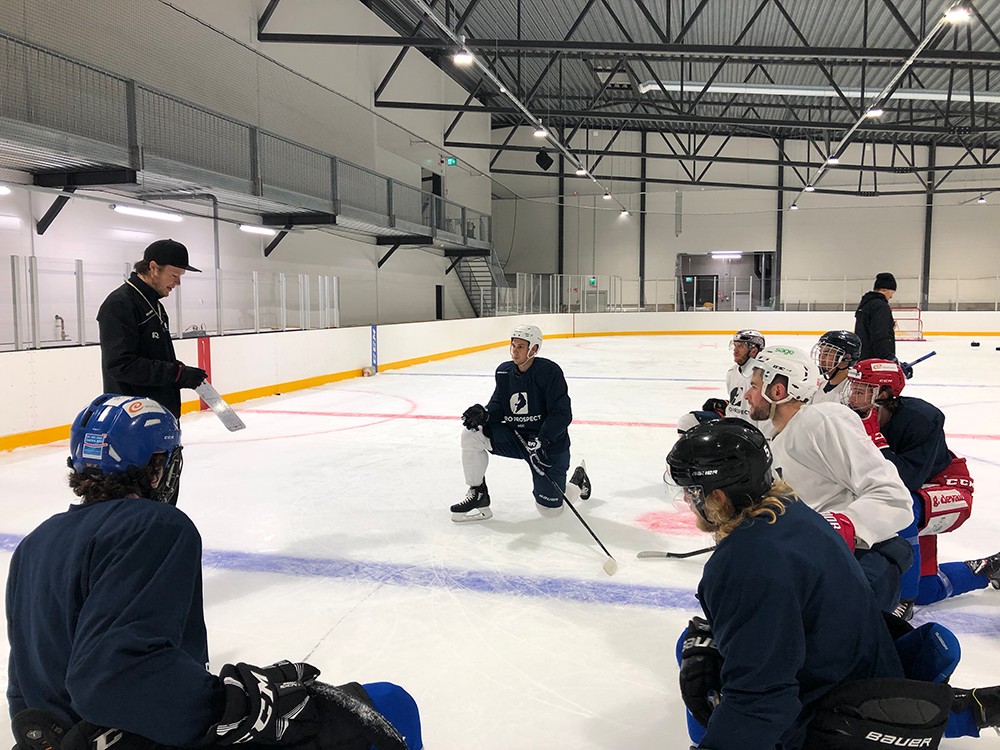 Eetu Qvist coaching ice hockey players